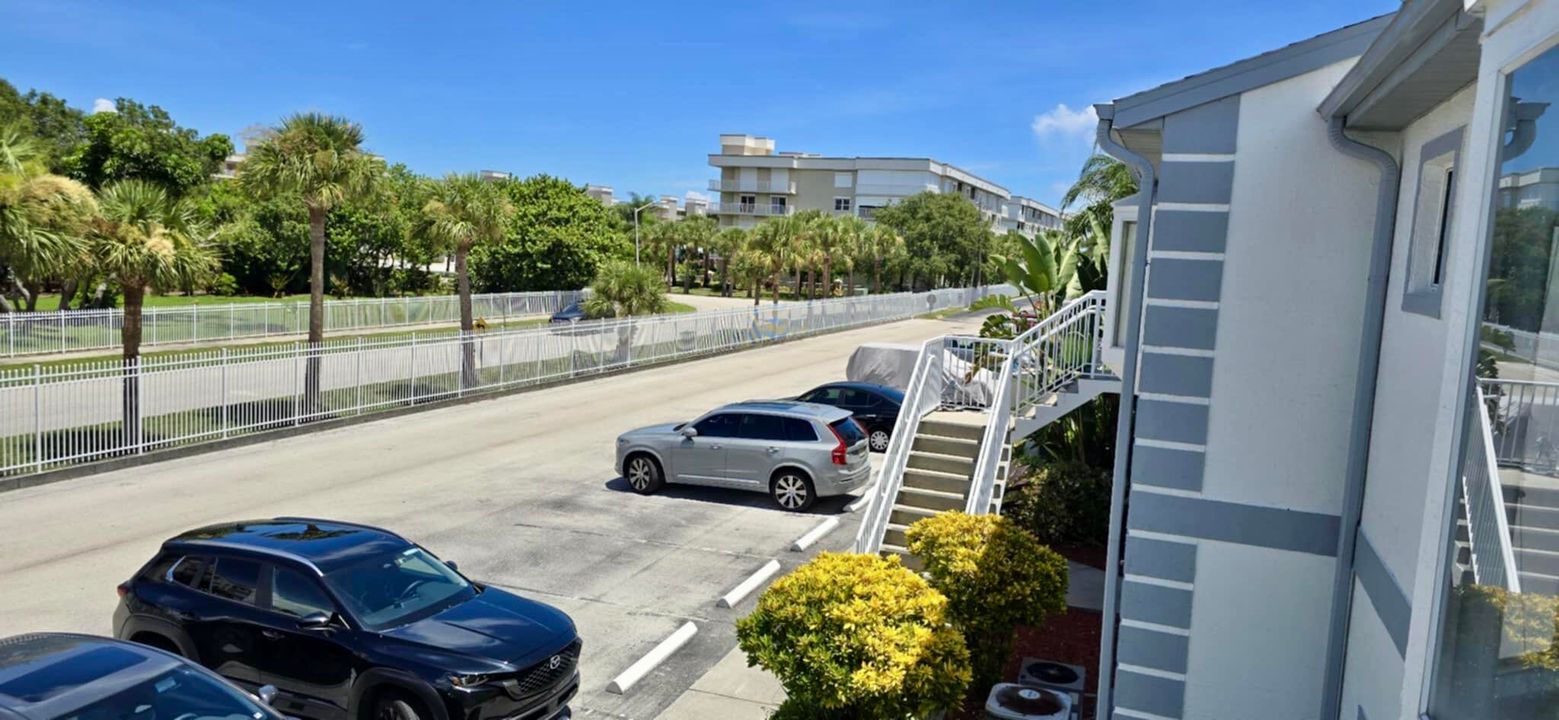 For Sale: $337,000 (2 beds, 2 baths, 1014 Square Feet)