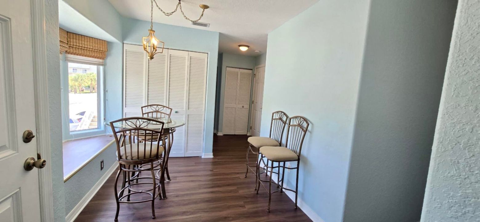 For Sale: $337,000 (2 beds, 2 baths, 1014 Square Feet)