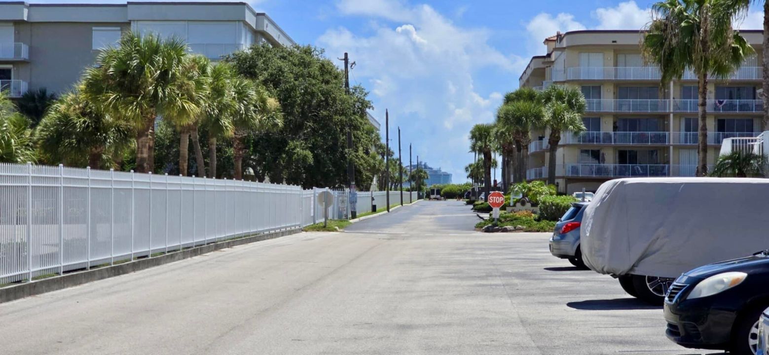 For Sale: $337,000 (2 beds, 2 baths, 1014 Square Feet)