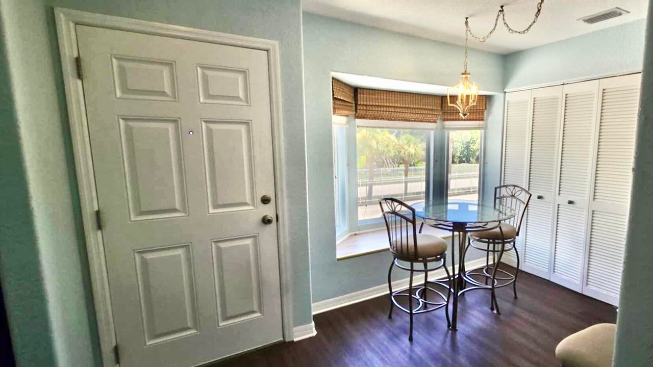 For Sale: $337,000 (2 beds, 2 baths, 1014 Square Feet)