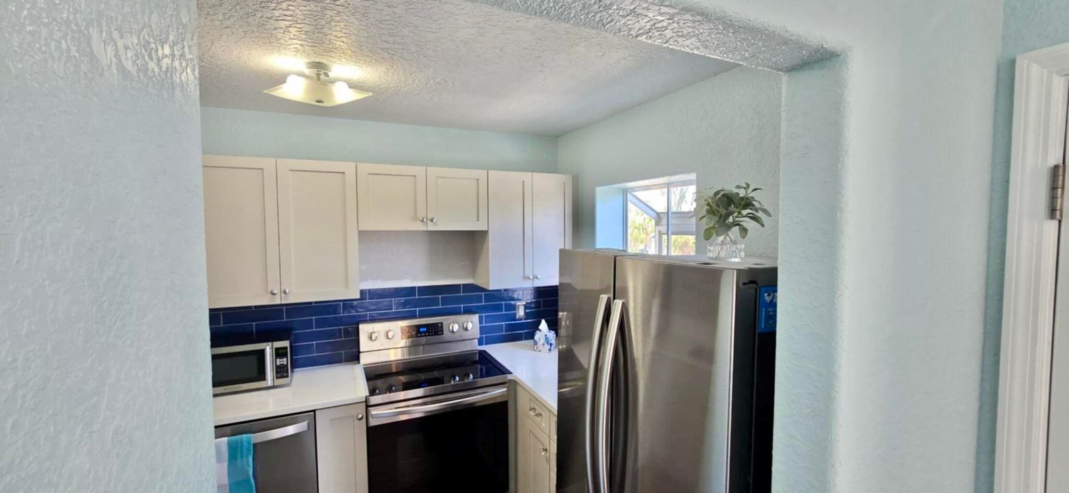 For Sale: $337,000 (2 beds, 2 baths, 1014 Square Feet)