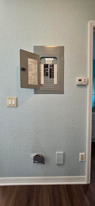 For Sale: $337,000 (2 beds, 2 baths, 1014 Square Feet)