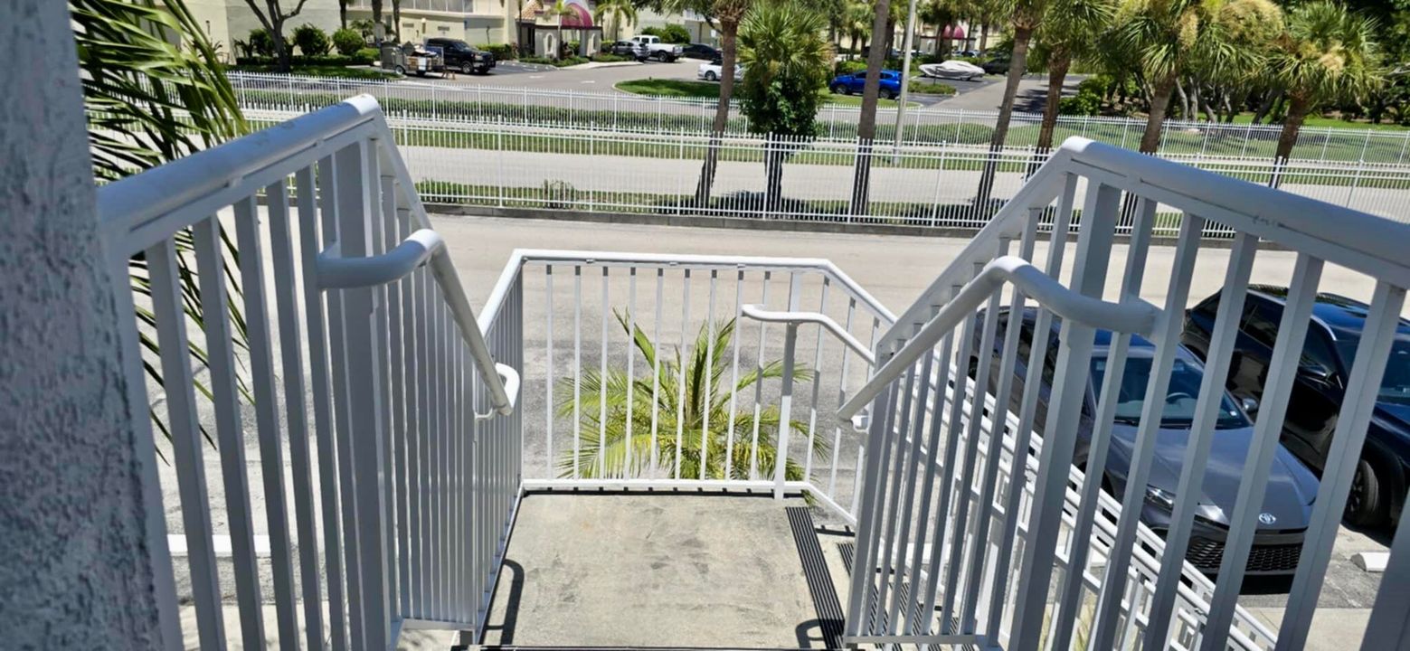 For Sale: $337,000 (2 beds, 2 baths, 1014 Square Feet)