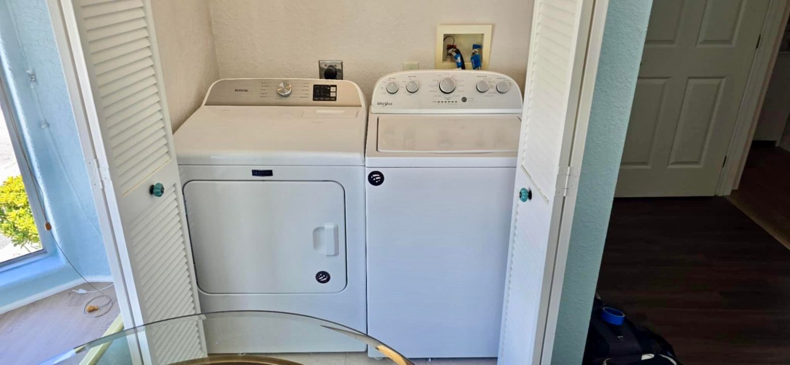 For Sale: $337,000 (2 beds, 2 baths, 1014 Square Feet)