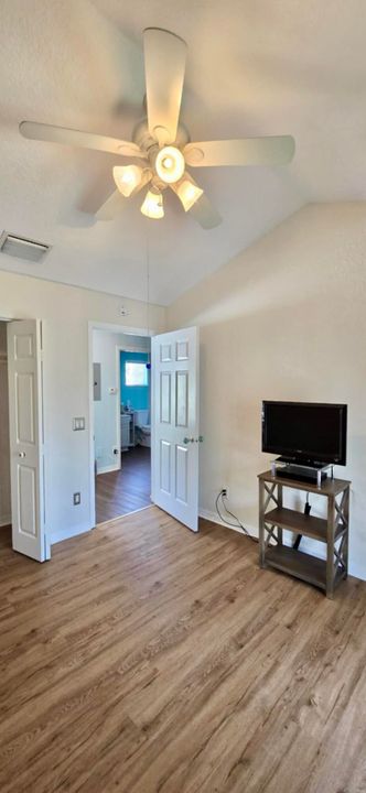 For Sale: $337,000 (2 beds, 2 baths, 1014 Square Feet)