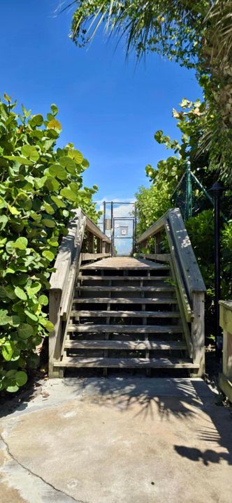 For Sale: $337,000 (2 beds, 2 baths, 1014 Square Feet)