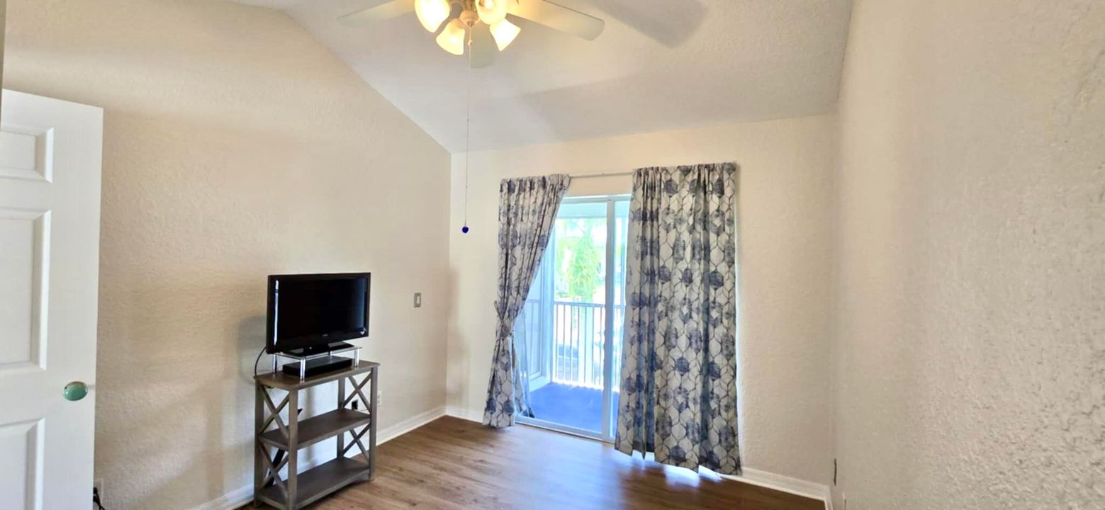 For Sale: $337,000 (2 beds, 2 baths, 1014 Square Feet)