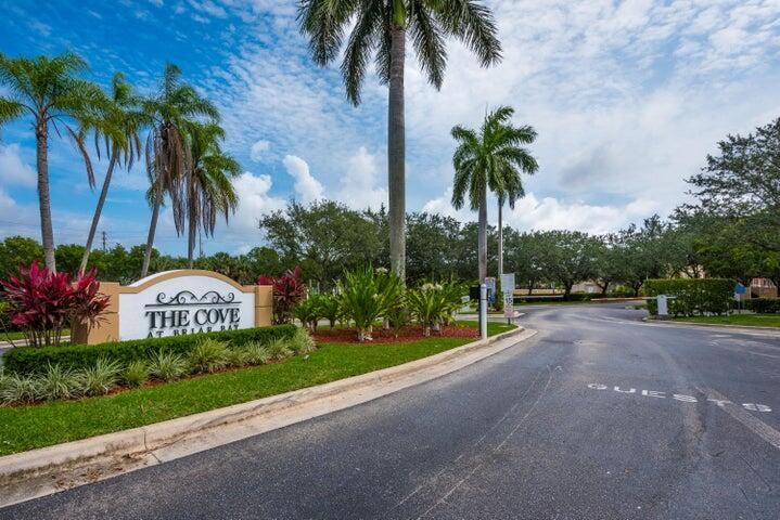 合同活跃: $2,100 (2 贝兹, 2 浴室, 863 平方英尺)