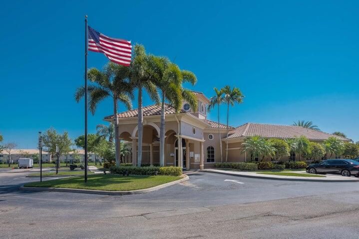 合同活跃: $2,100 (2 贝兹, 2 浴室, 863 平方英尺)