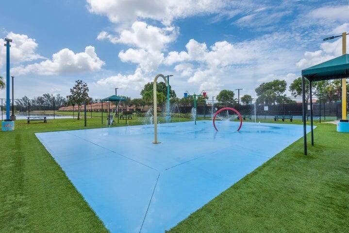 合同活跃: $2,100 (2 贝兹, 2 浴室, 863 平方英尺)