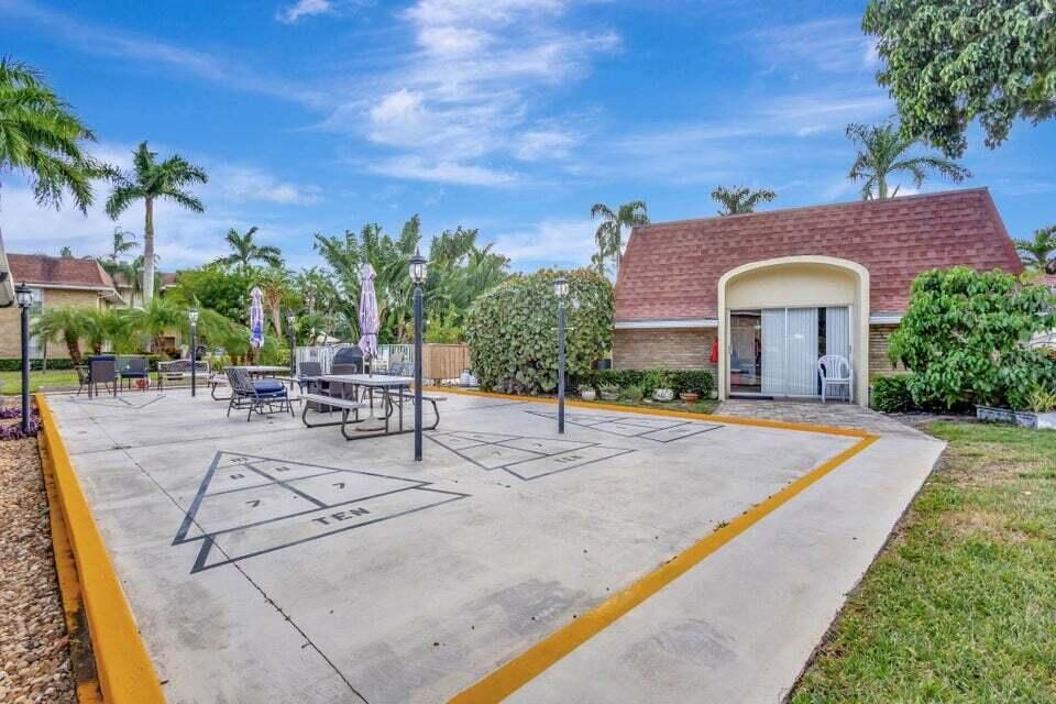 Activo con contrato: $1,900 (2 camas, 2 baños, 959 Pies cuadrados)