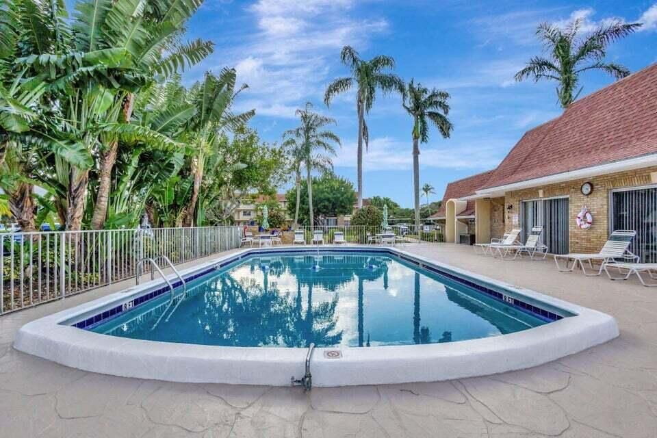 Activo con contrato: $1,900 (2 camas, 2 baños, 959 Pies cuadrados)