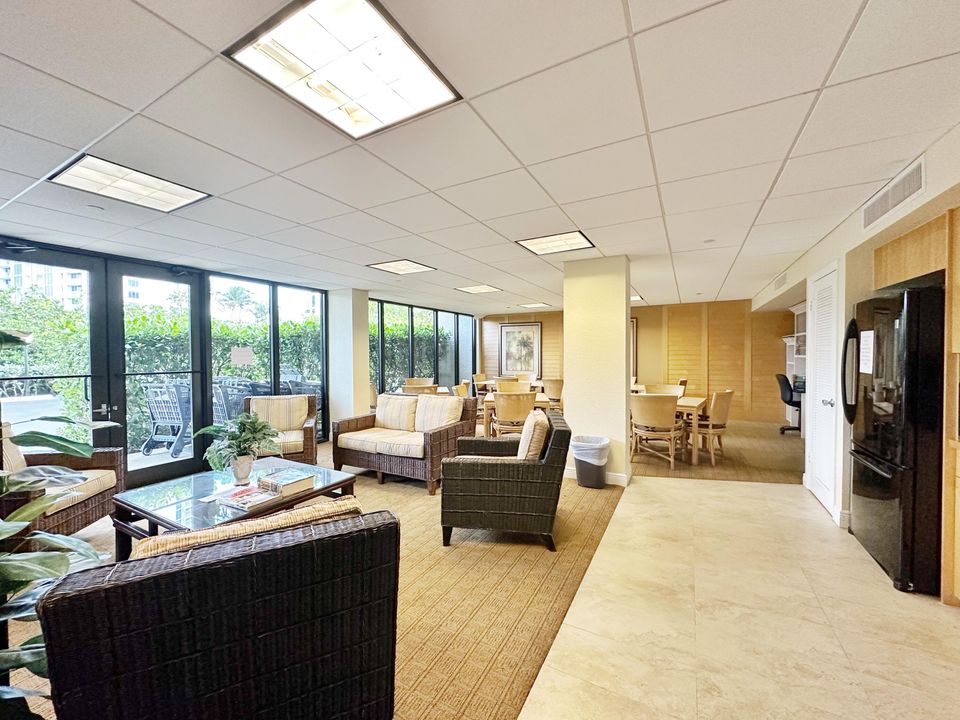 合同活跃: $6,000 (2 贝兹, 2 浴室, 1432 平方英尺)