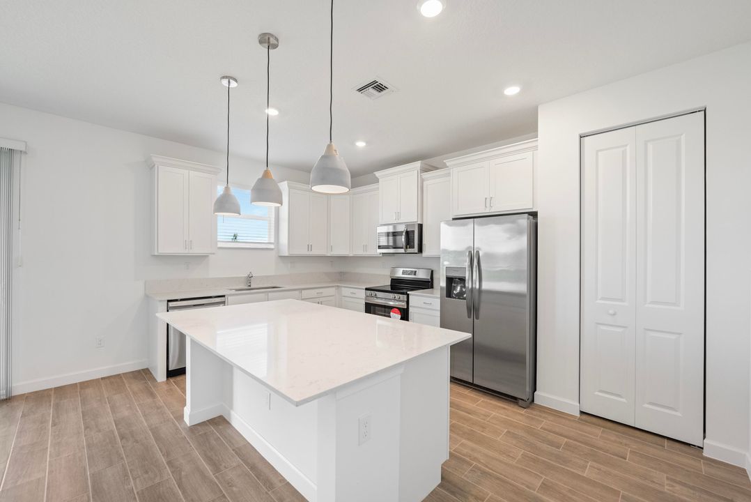 For Rent: $3,500 (4 beds, 2 baths, 2583 Square Feet)