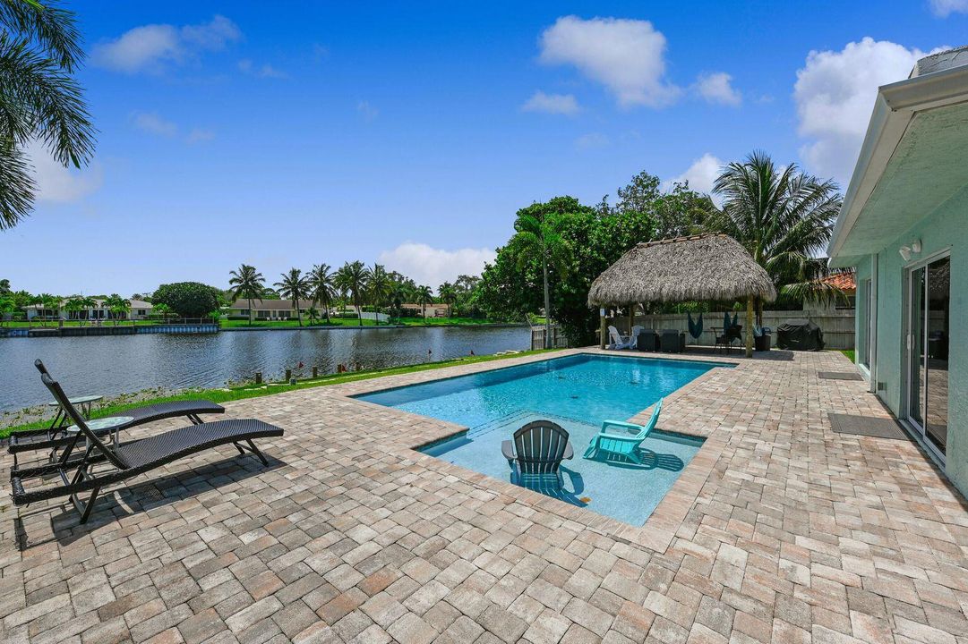 待售: $1,099,999 (3 贝兹, 2 浴室, 2071 平方英尺)