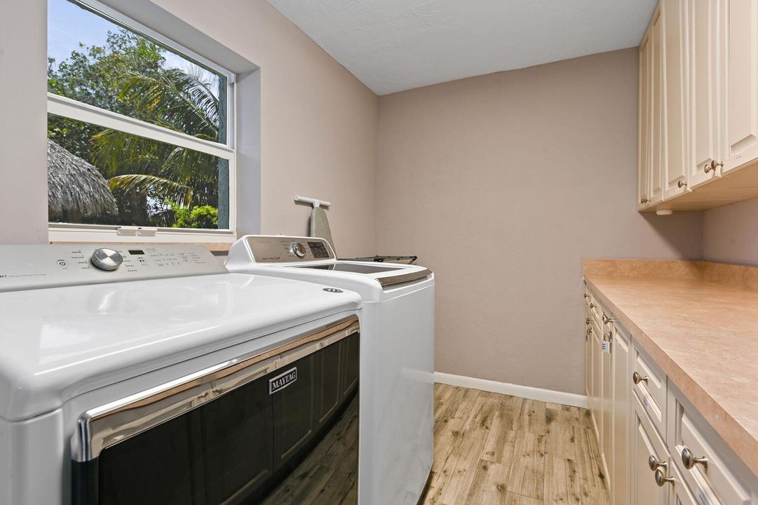 待售: $1,099,999 (3 贝兹, 2 浴室, 2071 平方英尺)