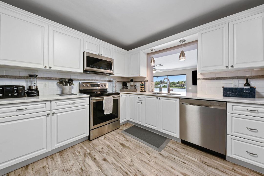 待售: $1,099,999 (3 贝兹, 2 浴室, 2071 平方英尺)