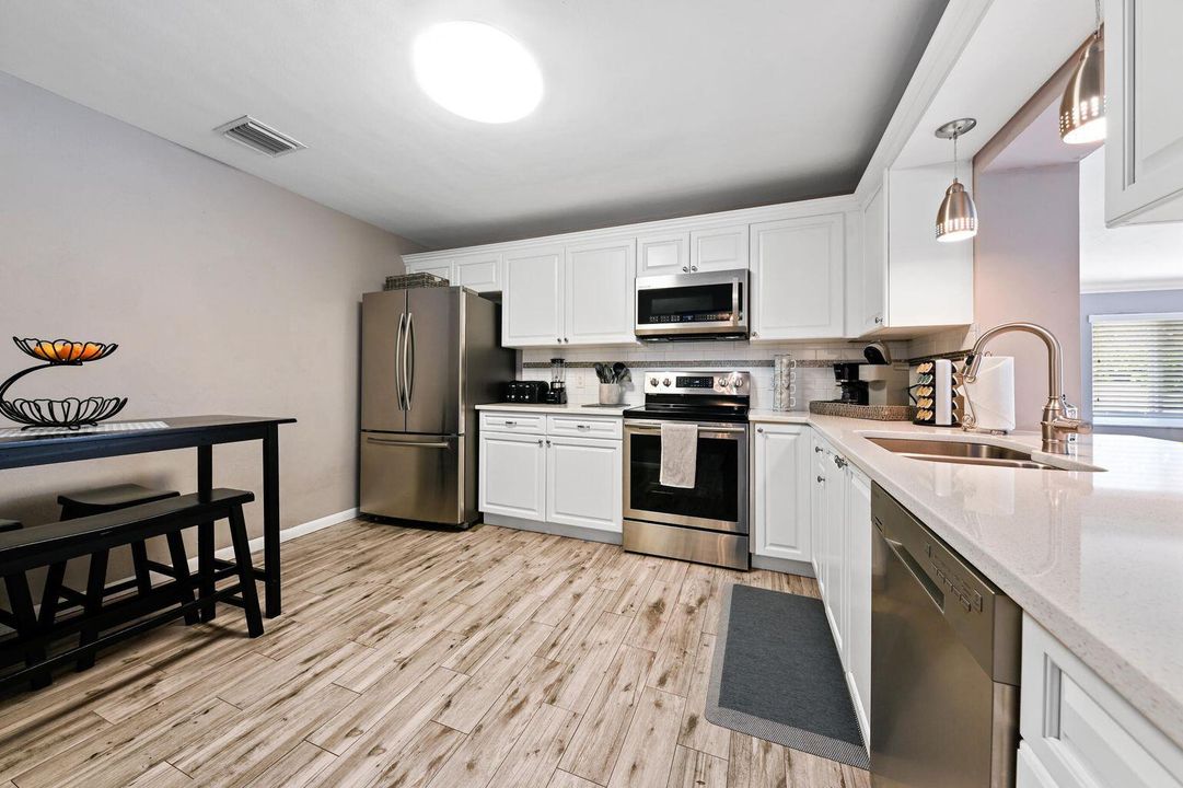 待售: $1,099,999 (3 贝兹, 2 浴室, 2071 平方英尺)