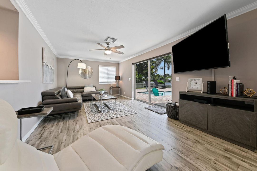 待售: $1,099,999 (3 贝兹, 2 浴室, 2071 平方英尺)