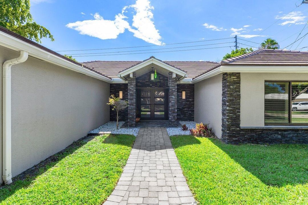 For Sale: $1,489,000 (4 beds, 3 baths, 2484 Square Feet)