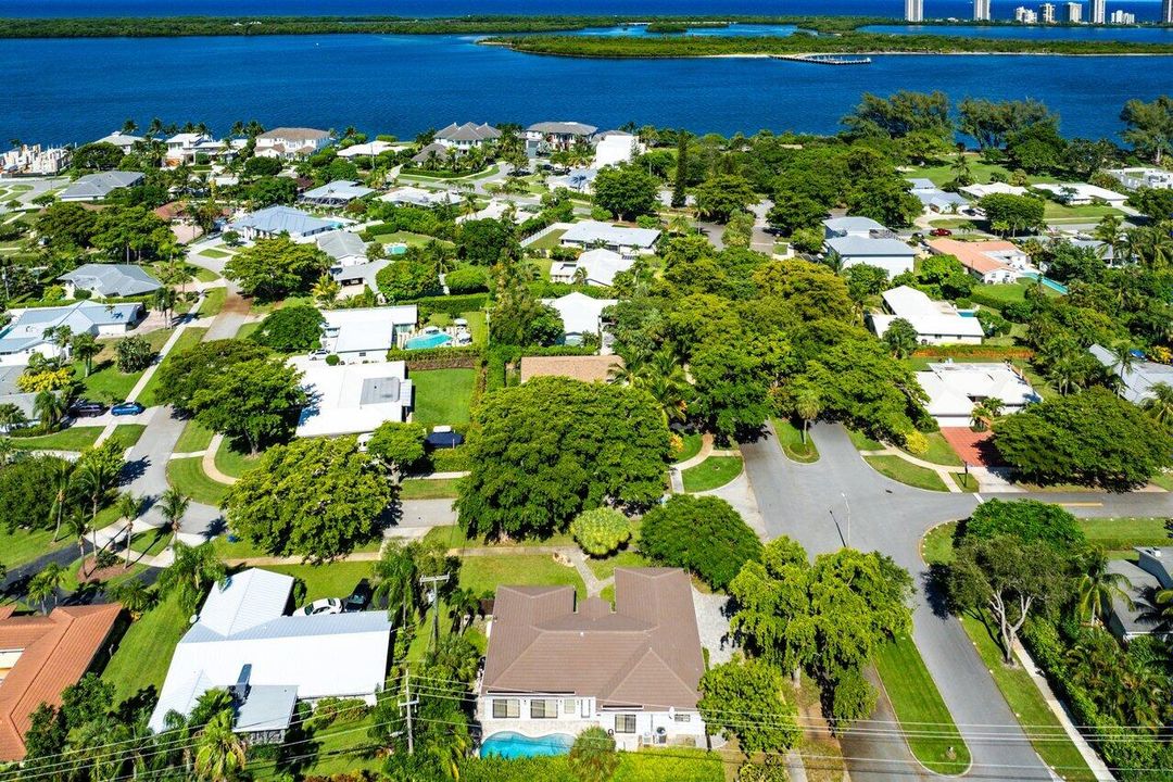 For Sale: $1,489,000 (4 beds, 3 baths, 2484 Square Feet)