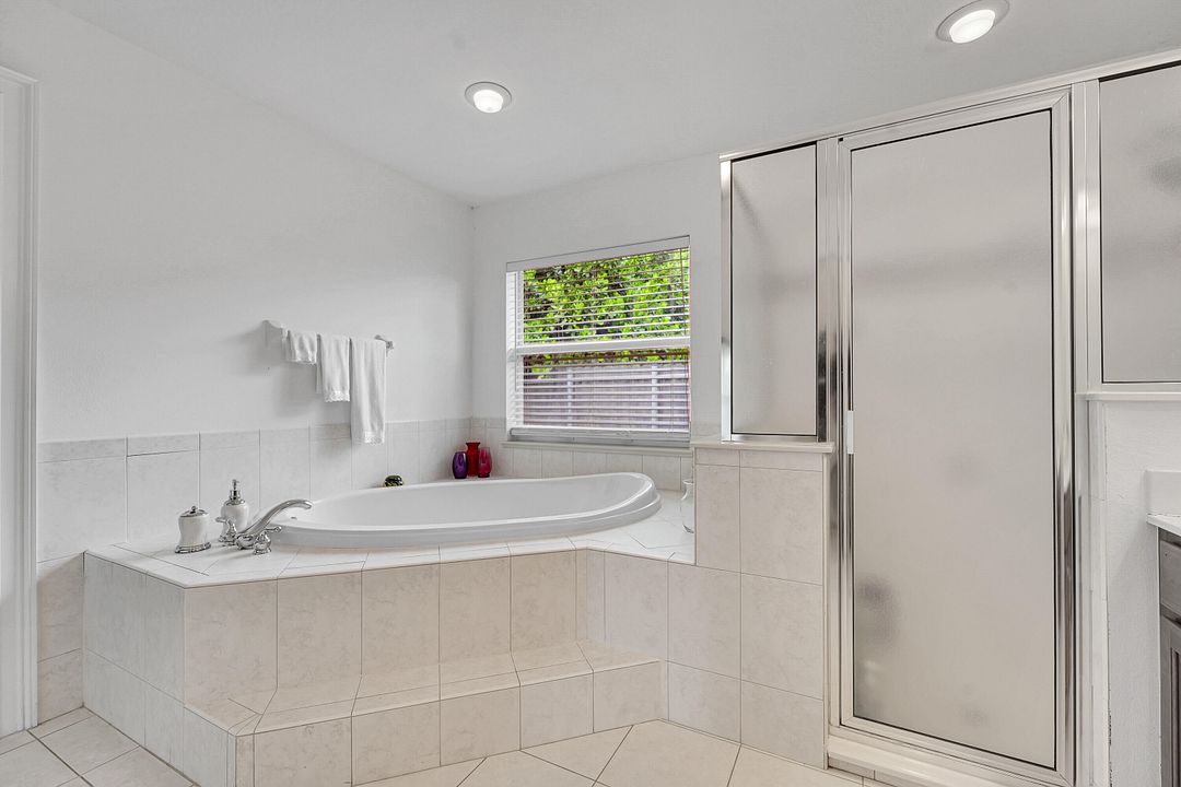 待售: $899,900 (3 贝兹, 2 浴室, 2802 平方英尺)