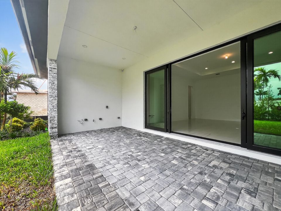 На продажу: $2,895,000 (5 спален, 5 ванн, 5815 Квадратных фут)