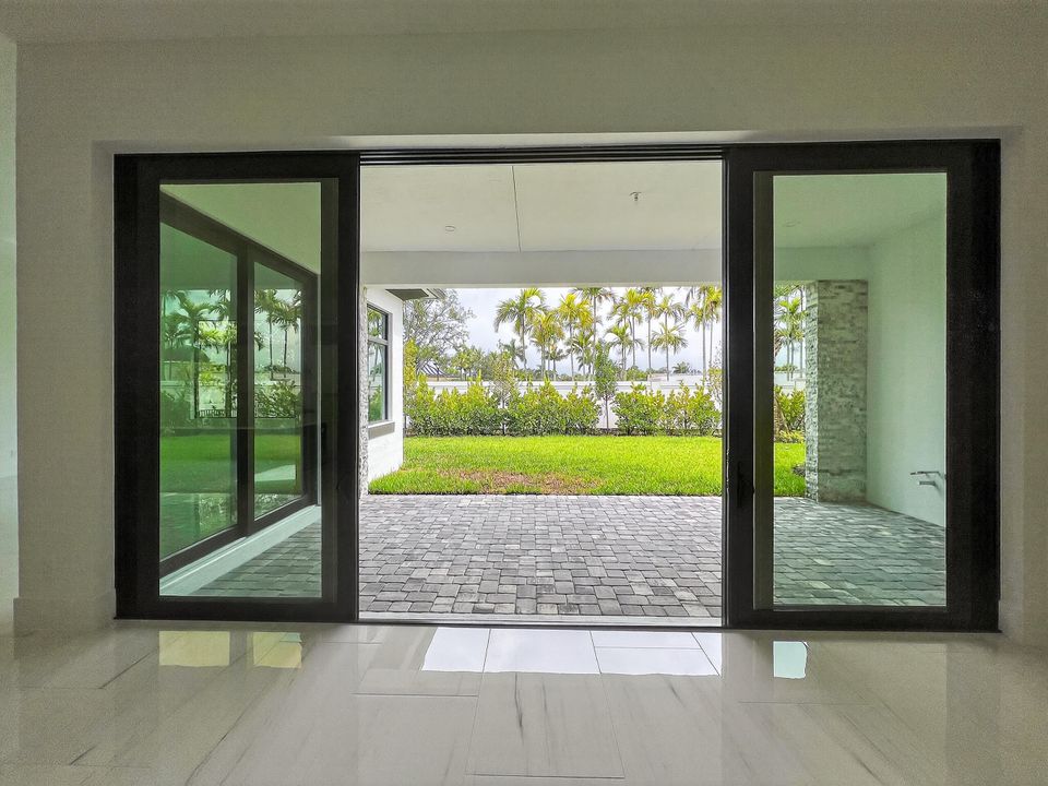 На продажу: $2,895,000 (5 спален, 5 ванн, 5815 Квадратных фут)