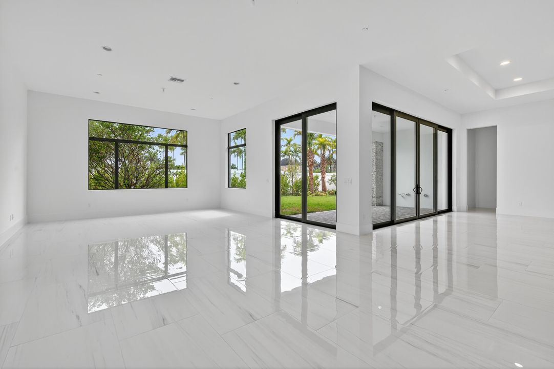 На продажу: $2,895,000 (5 спален, 5 ванн, 5815 Квадратных фут)