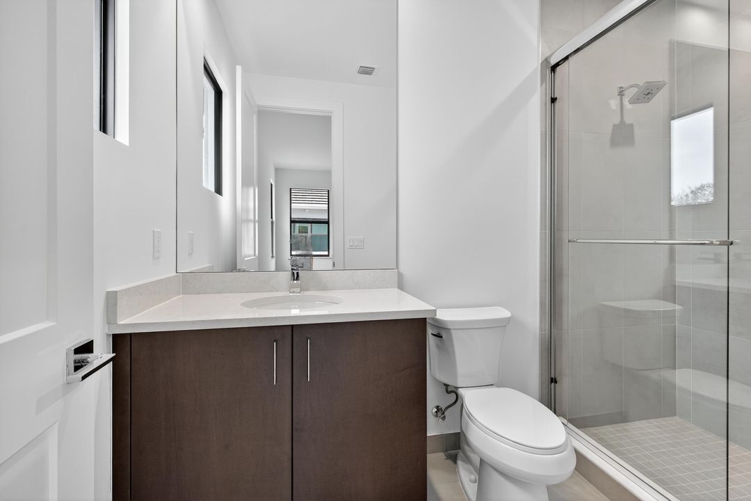 На продажу: $2,895,000 (5 спален, 5 ванн, 5815 Квадратных фут)