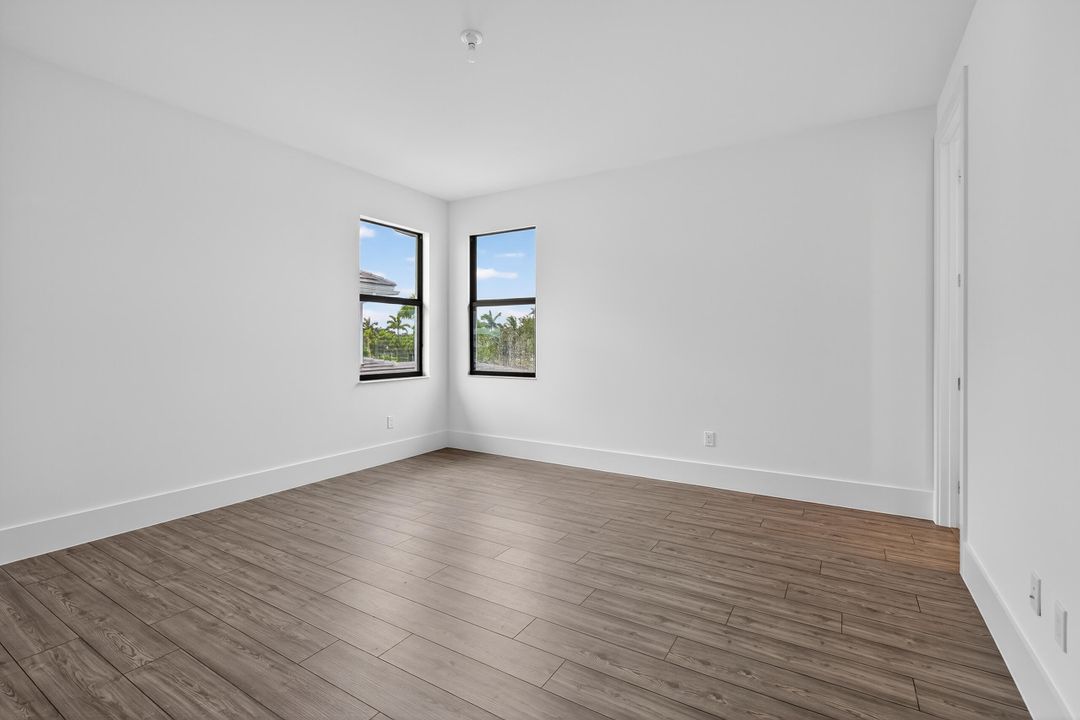 На продажу: $2,895,000 (5 спален, 5 ванн, 5815 Квадратных фут)