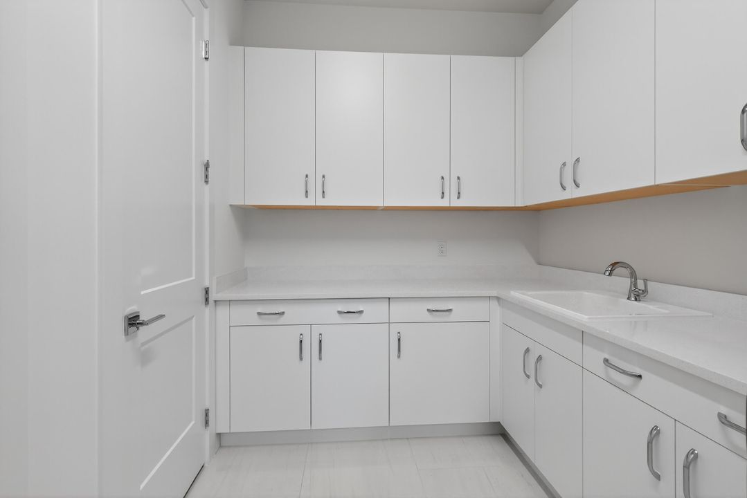 На продажу: $2,895,000 (5 спален, 5 ванн, 5815 Квадратных фут)