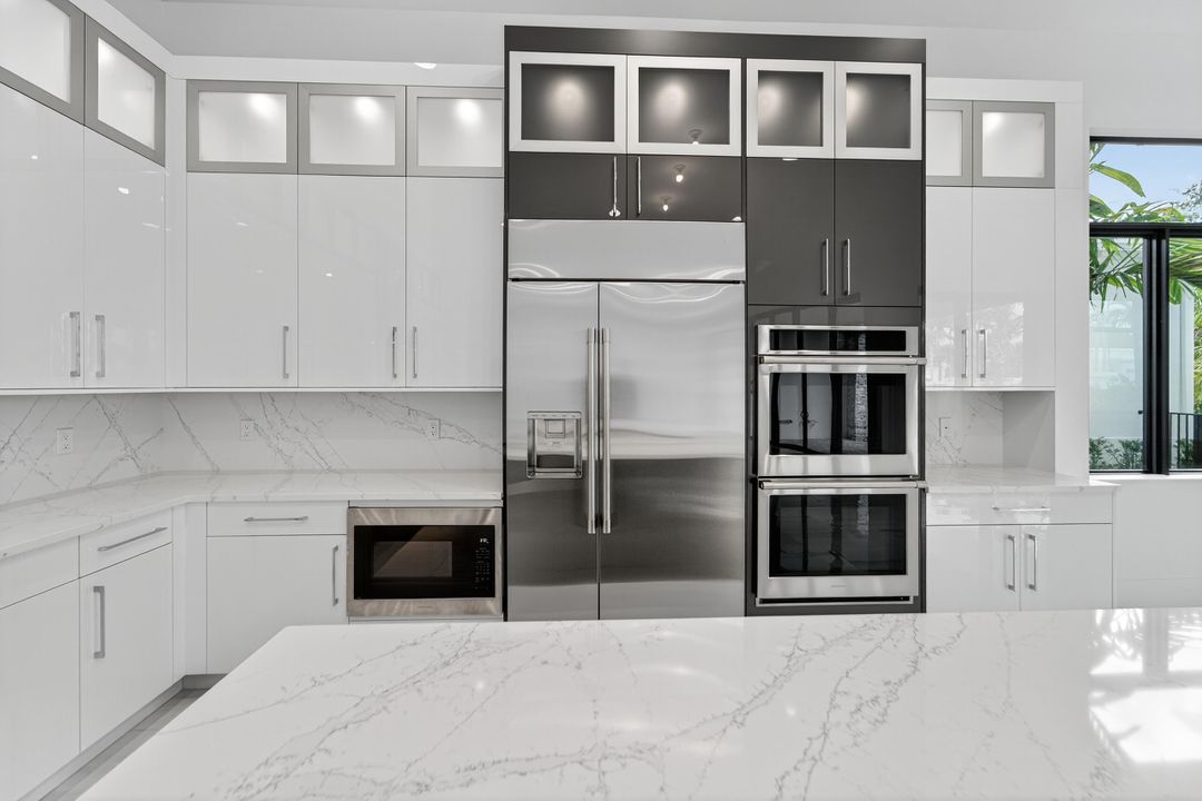 На продажу: $2,895,000 (5 спален, 5 ванн, 5815 Квадратных фут)