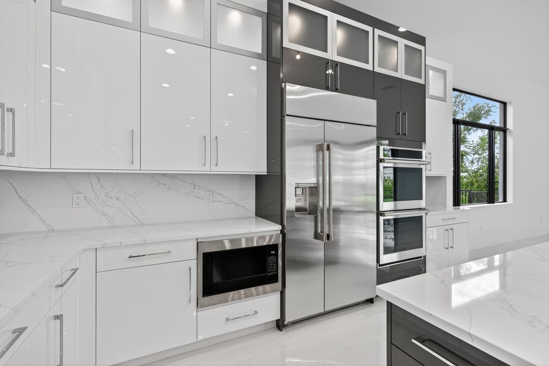 На продажу: $2,895,000 (5 спален, 5 ванн, 5815 Квадратных фут)