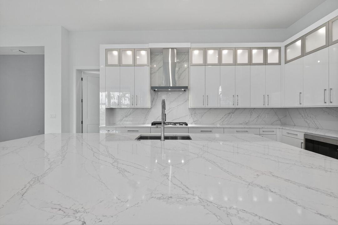 На продажу: $2,895,000 (5 спален, 5 ванн, 5815 Квадратных фут)