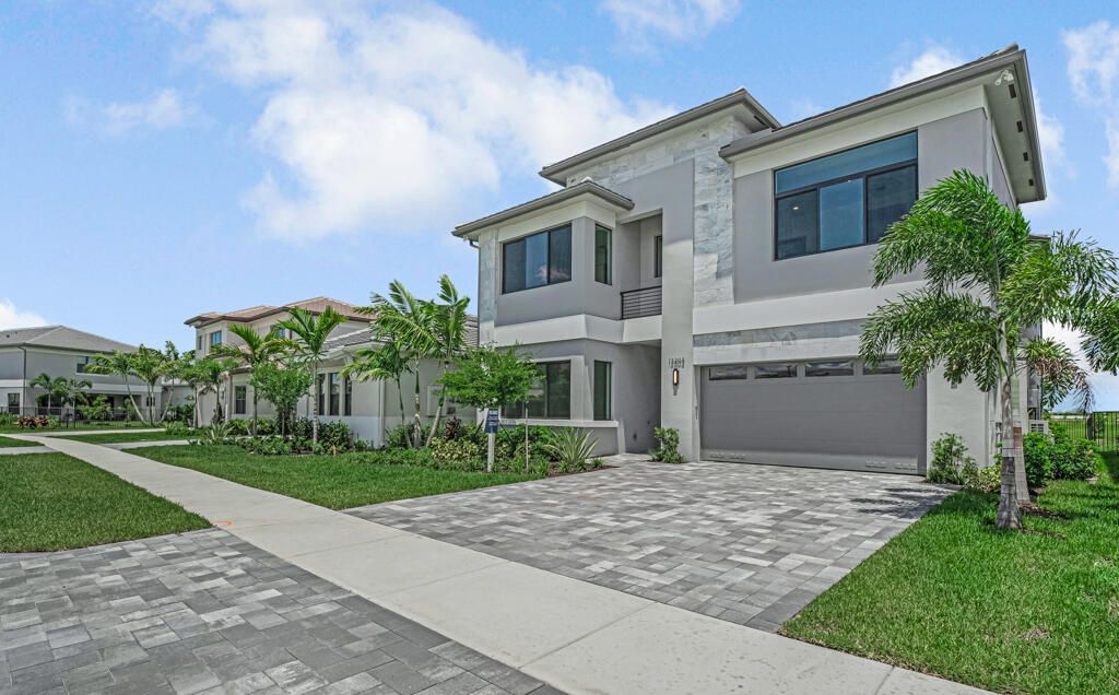 Под контрактом: $1,499,900 (5 спален, 7 ванн, 4267 Квадратных фут)