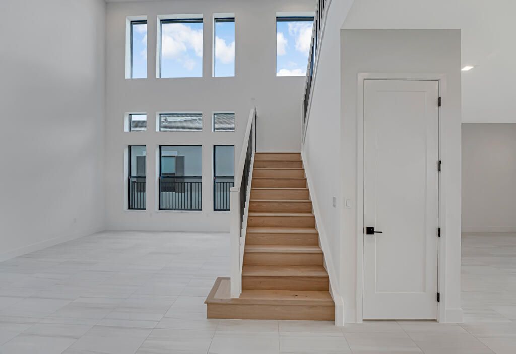 Под контрактом: $1,499,900 (5 спален, 7 ванн, 4267 Квадратных фут)