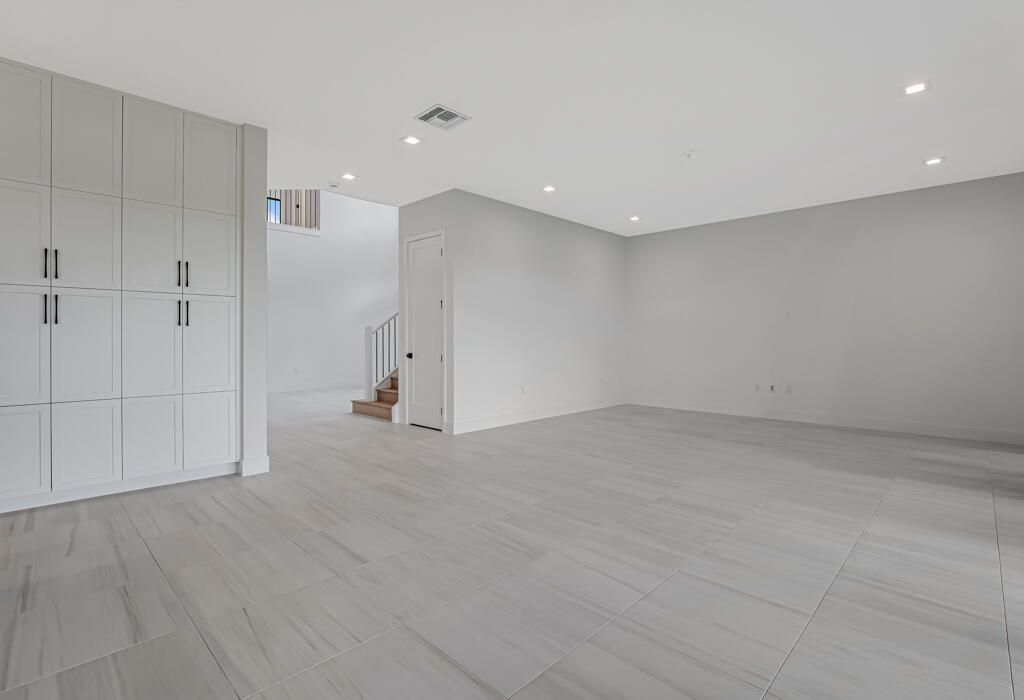 Под контрактом: $1,499,900 (5 спален, 7 ванн, 4267 Квадратных фут)