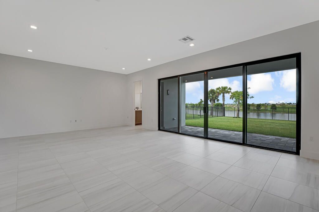 Под контрактом: $1,499,900 (5 спален, 7 ванн, 4267 Квадратных фут)