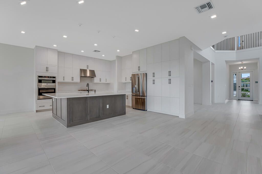 Под контрактом: $1,499,900 (5 спален, 7 ванн, 4267 Квадратных фут)