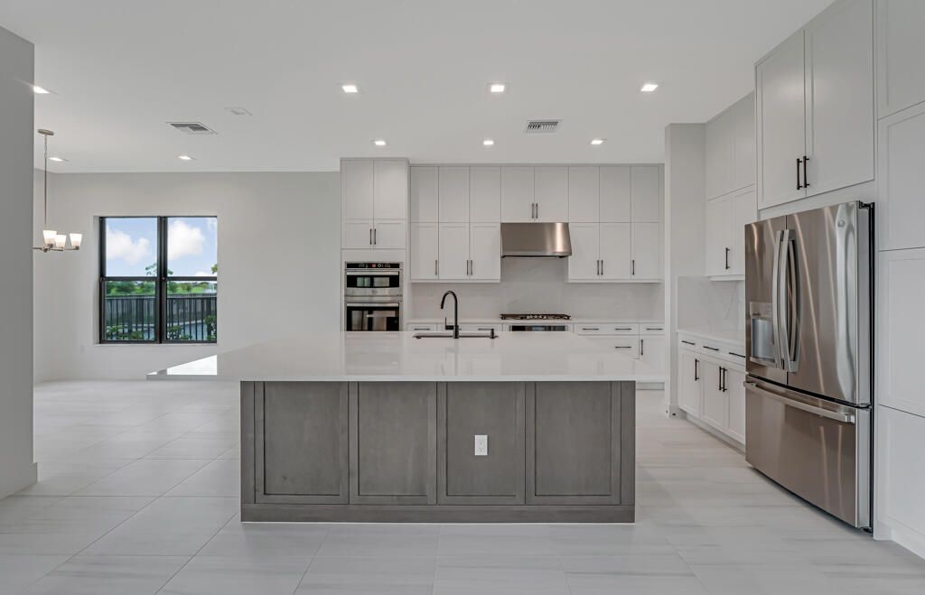 Под контрактом: $1,499,900 (5 спален, 7 ванн, 4267 Квадратных фут)