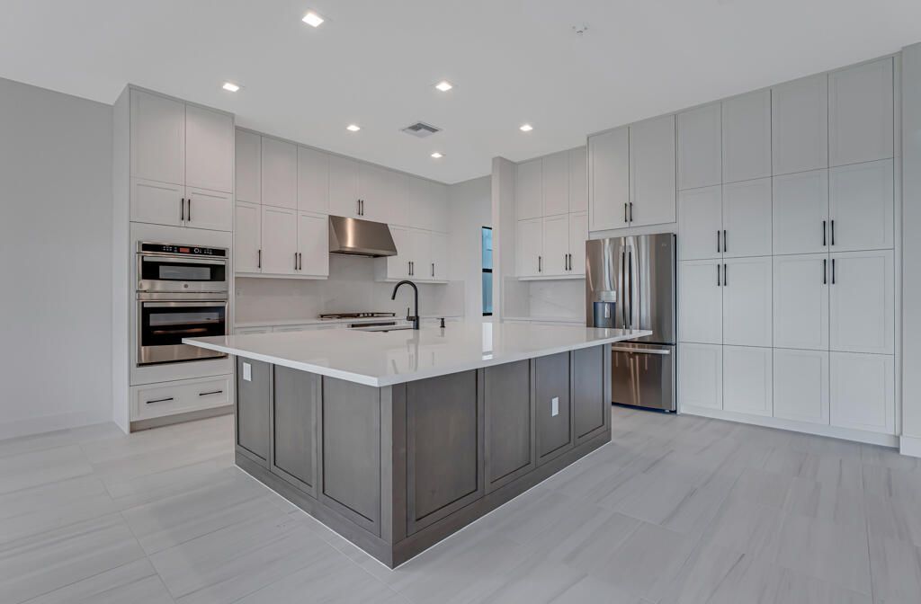 Под контрактом: $1,499,900 (5 спален, 7 ванн, 4267 Квадратных фут)