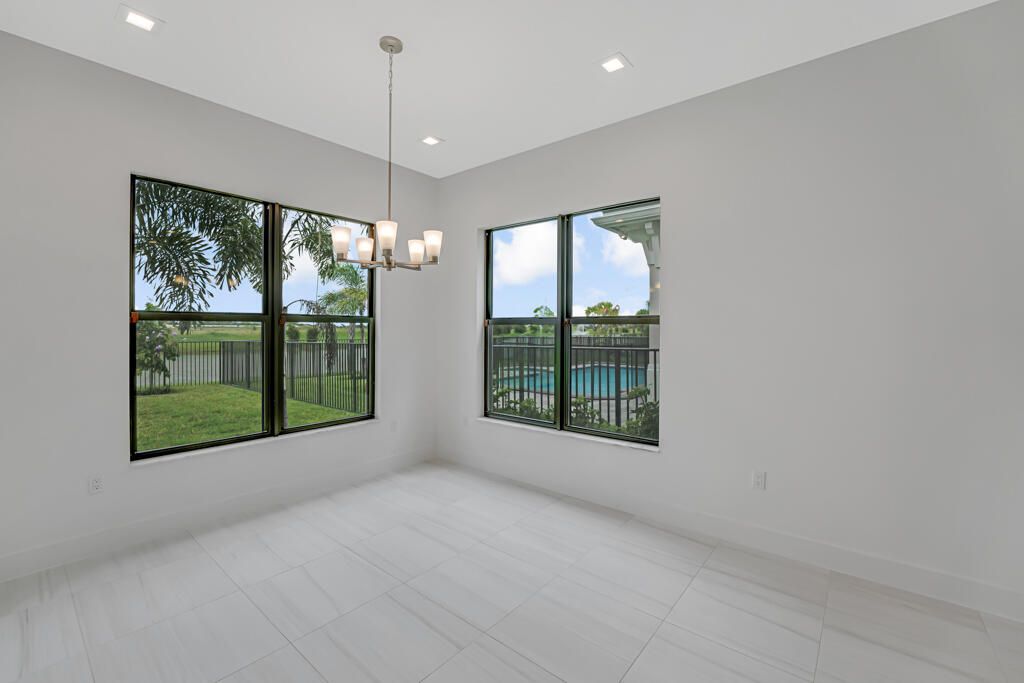 Под контрактом: $1,499,900 (5 спален, 7 ванн, 4267 Квадратных фут)