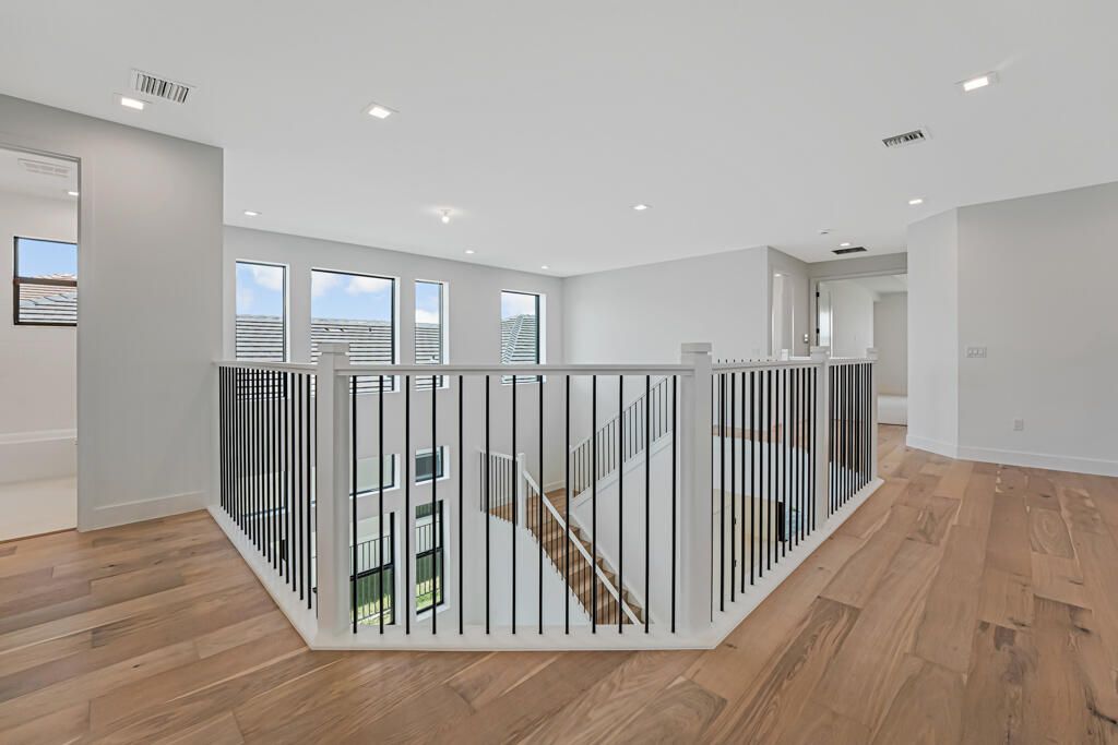 Под контрактом: $1,499,900 (5 спален, 7 ванн, 4267 Квадратных фут)