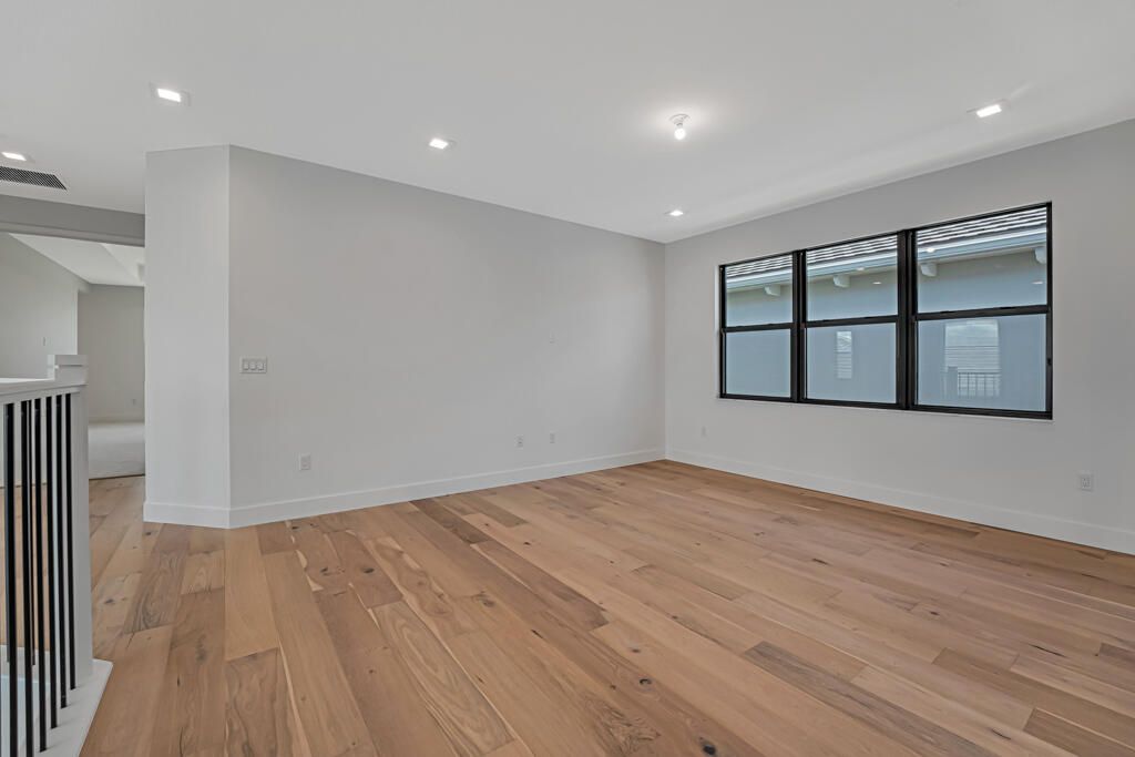 Под контрактом: $1,499,900 (5 спален, 7 ванн, 4267 Квадратных фут)