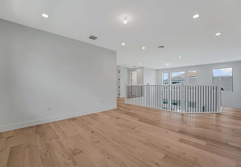 Под контрактом: $1,499,900 (5 спален, 7 ванн, 4267 Квадратных фут)