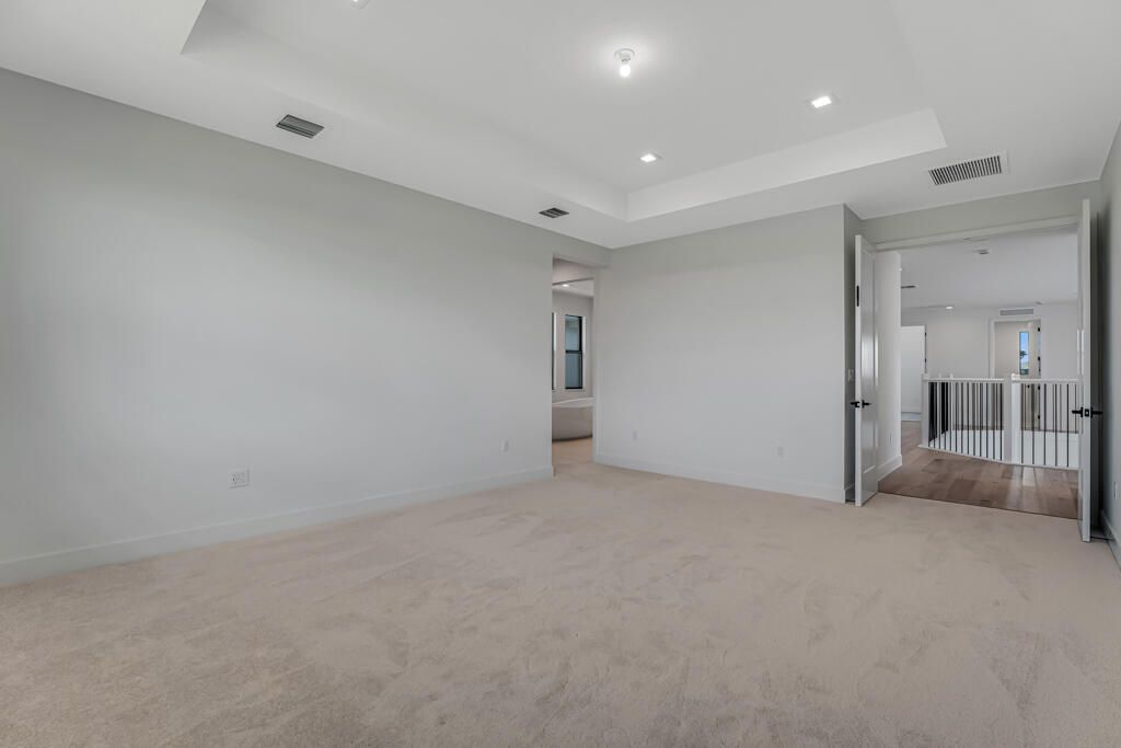 Под контрактом: $1,499,900 (5 спален, 7 ванн, 4267 Квадратных фут)