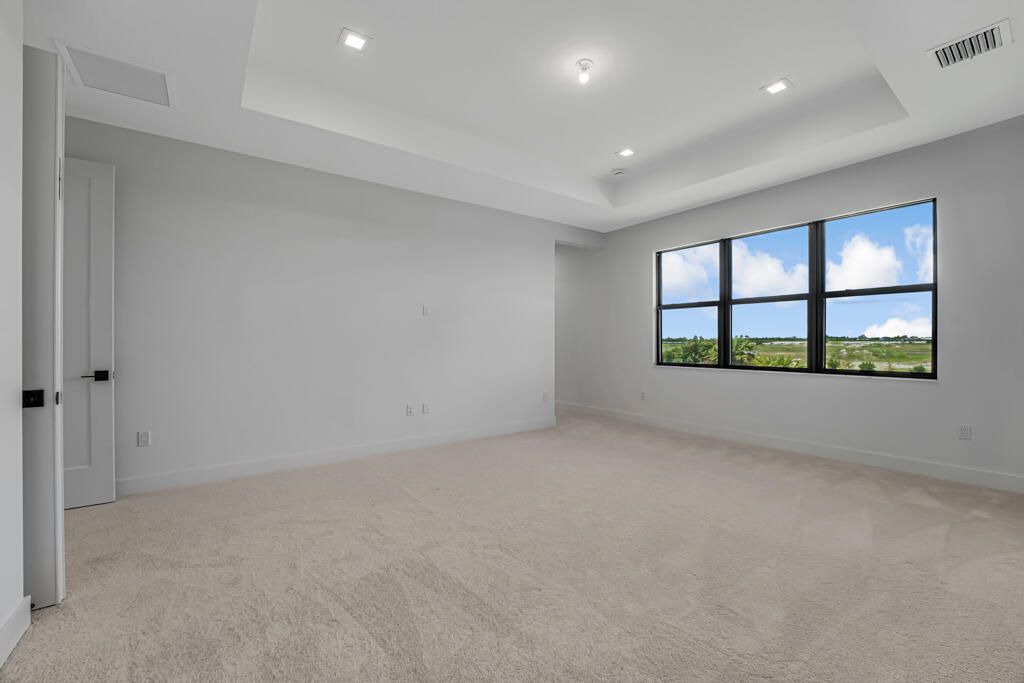 Под контрактом: $1,499,900 (5 спален, 7 ванн, 4267 Квадратных фут)