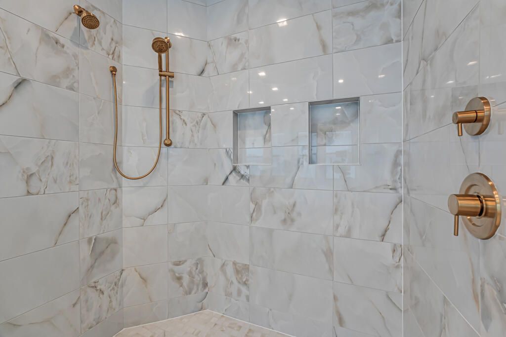 Под контрактом: $1,499,900 (5 спален, 7 ванн, 4267 Квадратных фут)