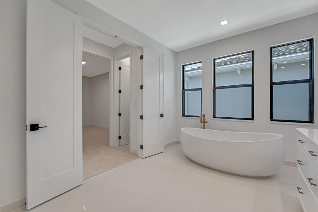 Под контрактом: $1,499,900 (5 спален, 7 ванн, 4267 Квадратных фут)